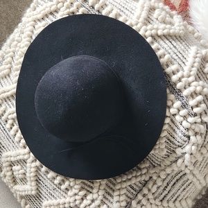 100% wool nine west hat